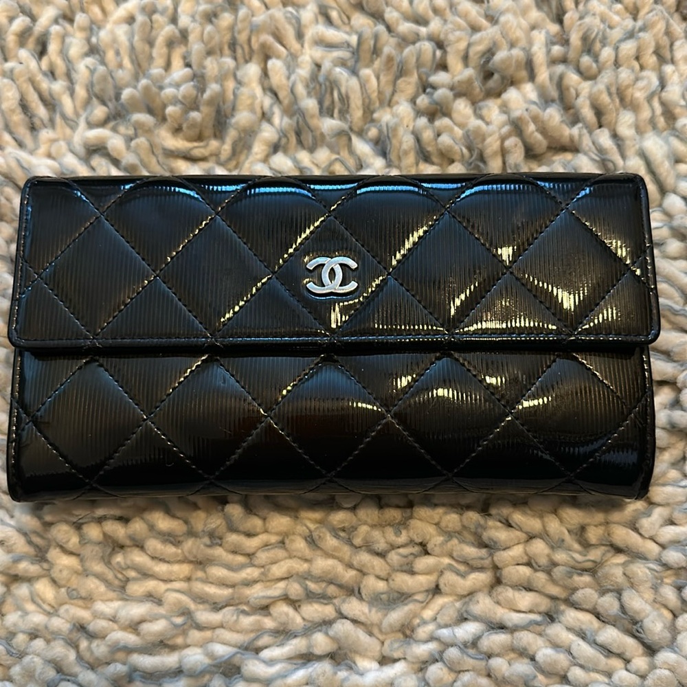 CHANEL Dark Green looks black Quilted CC snap works could use an adjustment